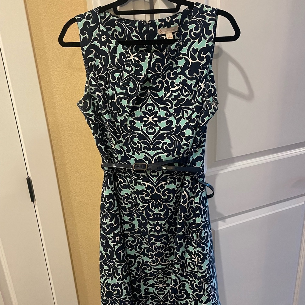 Beautiful turquoise and blue patterned size 14 dress with belt.